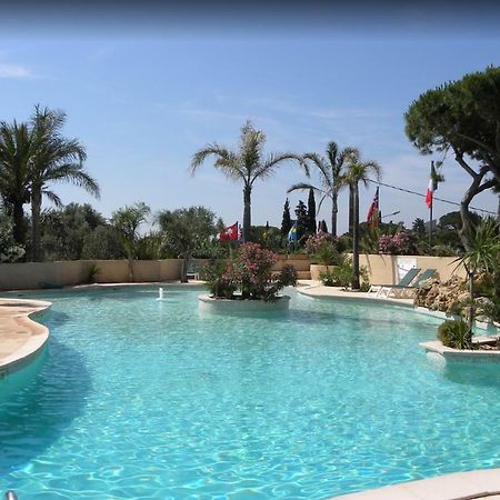 Mobile Home In Frejus, South Of France מראה חיצוני תמונה