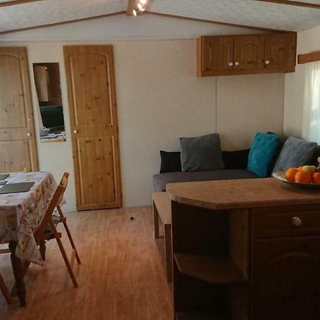 Mobile Home In Frejus, South Of France מראה חיצוני תמונה