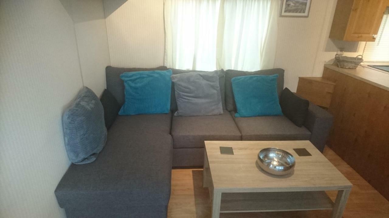 Mobile Home In Frejus, South Of France מראה חיצוני תמונה