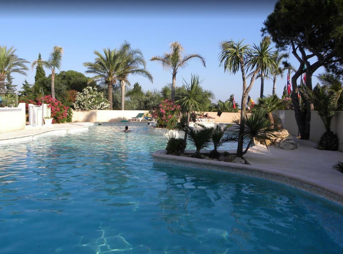 Mobile Home In Frejus, South Of France מראה חיצוני תמונה