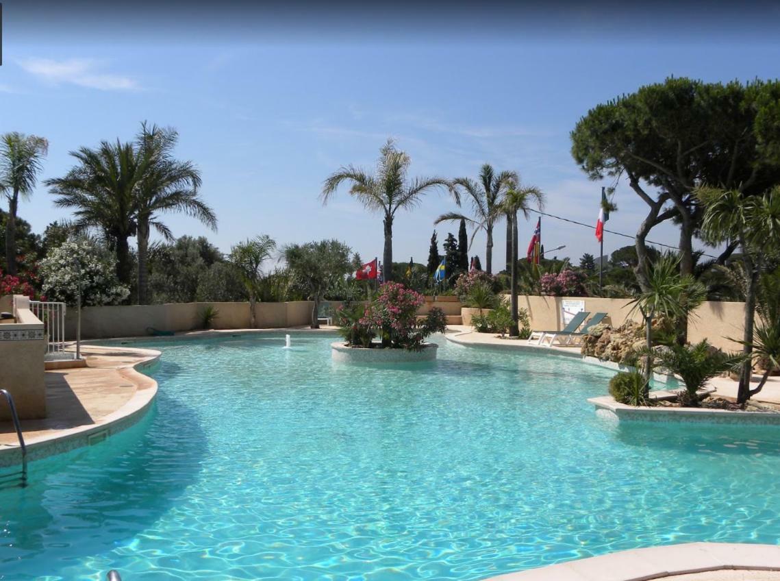 Mobile Home In Frejus, South Of France מראה חיצוני תמונה