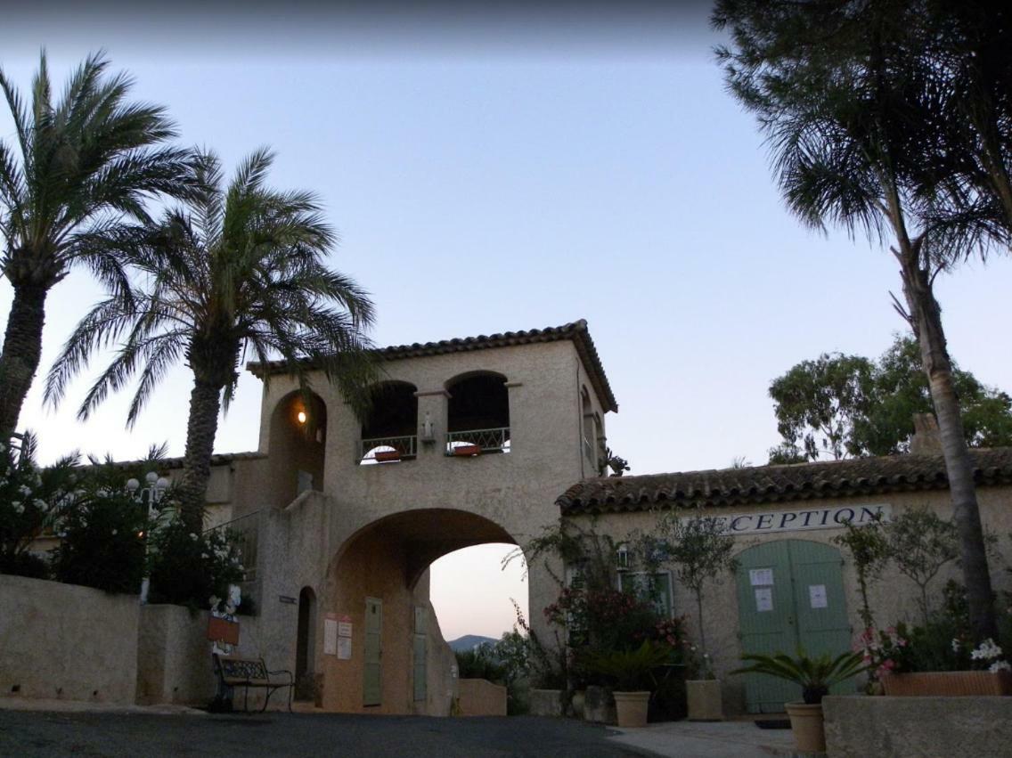 Mobile Home In Frejus, South Of France מראה חיצוני תמונה